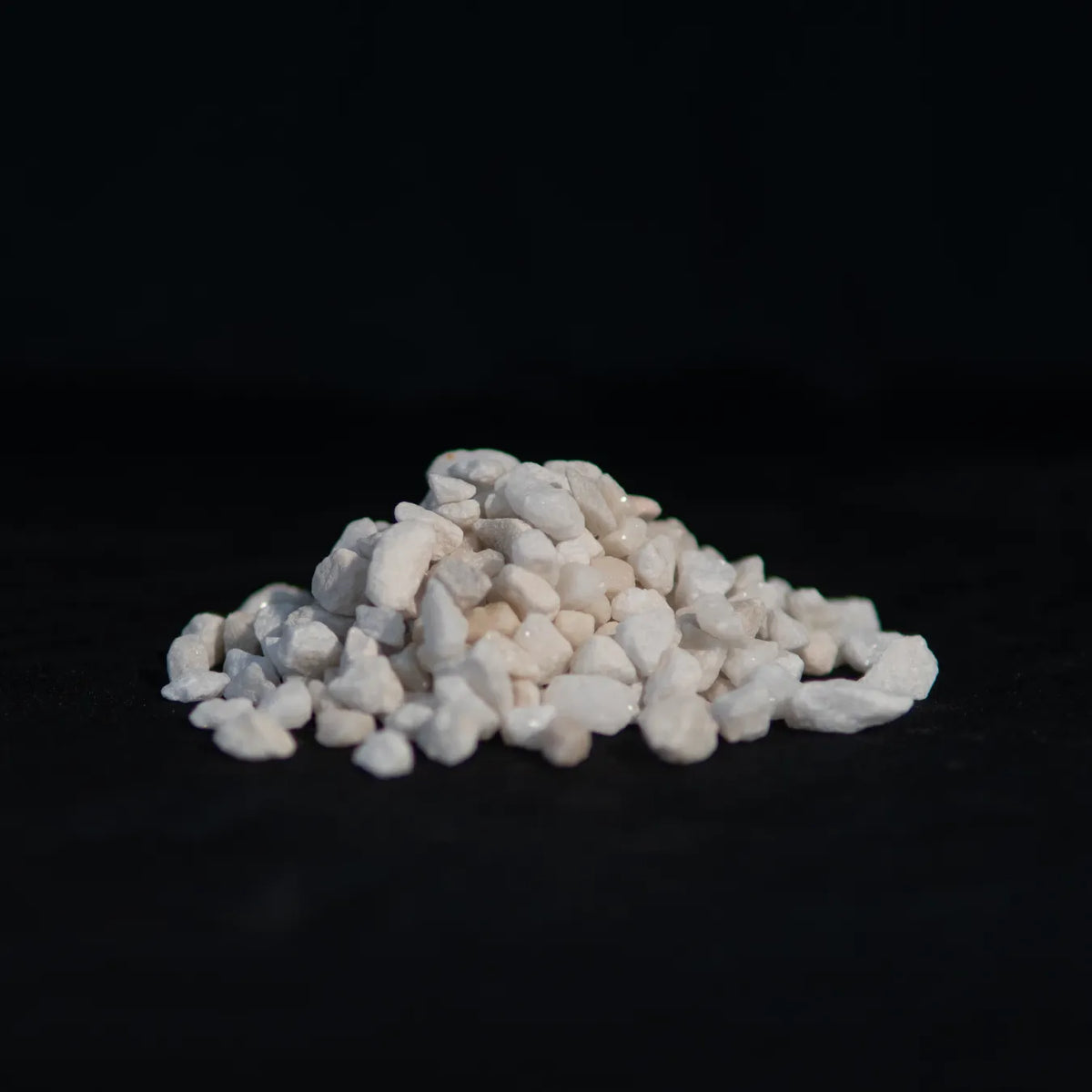 White gravel substrate for ant habitats